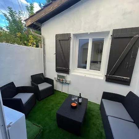 Hors Du Commun Avec Son Jacuzzi